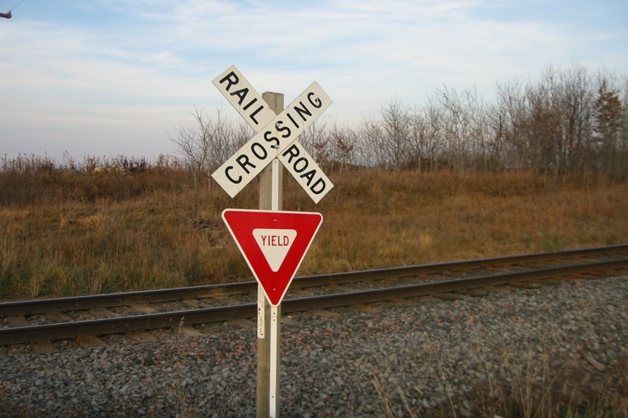 ../image/cars yield to train.jpg